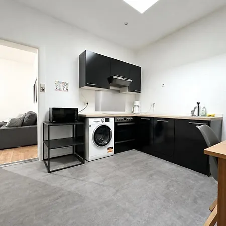 Apartment 3-zimmer Monteurunterkunft Mit Pkw-stellplatz Für Bis Zu 6 Personen In Horn-lehe *