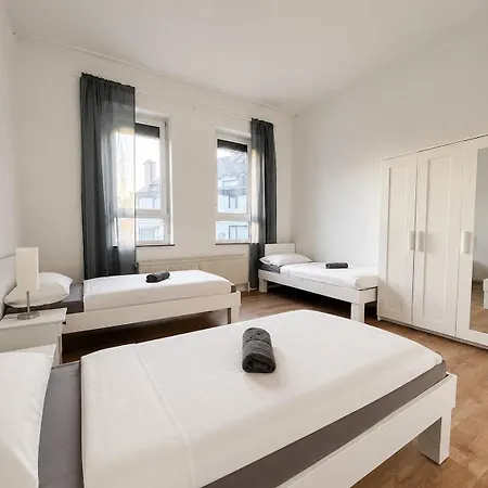 3-zimmer Monteurunterkunft Mit Pkw-stellplatz Für Bis Zu 6 Personen In Horn-lehe Apartment *