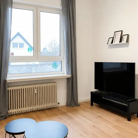 3-zimmer Monteurunterkunft Mit Pkw-stellplatz Für Bis Zu 6 Personen In Horn-lehe Apartment *